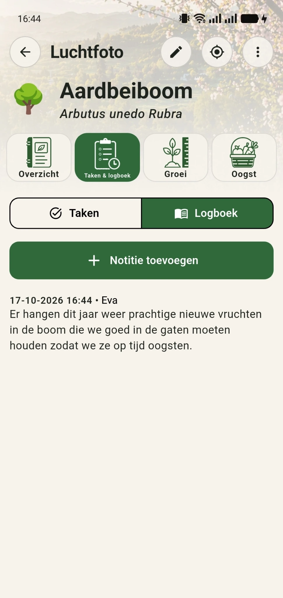 Logboek van de aardbeiboom met de gecorrigeerde notitie over de nieuwe vruchten