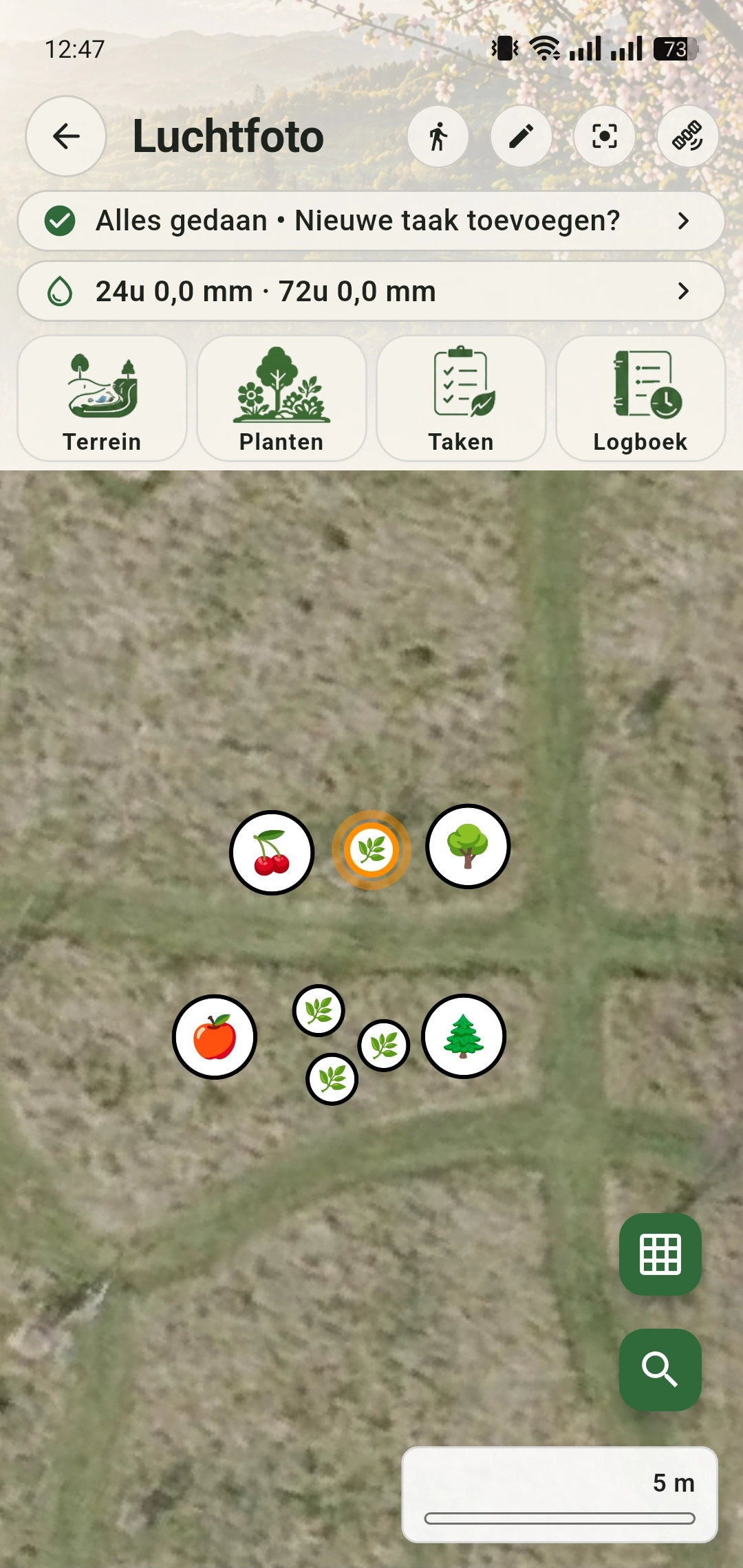 Fazantenbes is toegevoegd aan de luchtfoto tussen andere planten